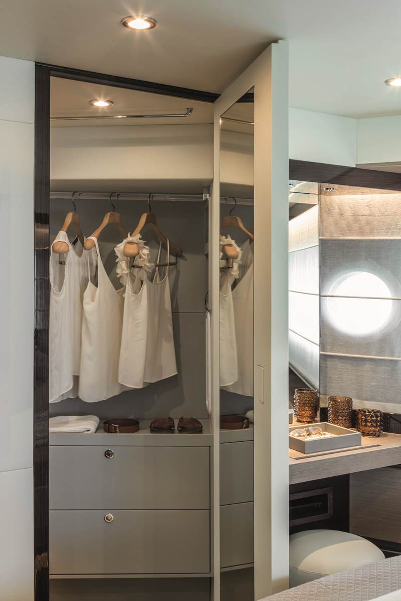 23-Absolute-Navetta48-MasterCabin.jpg